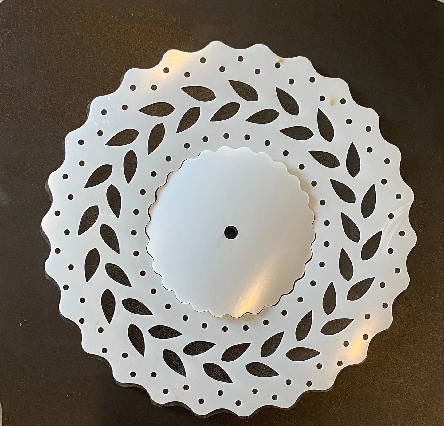 Ruffle Leaf Wreath Stencil