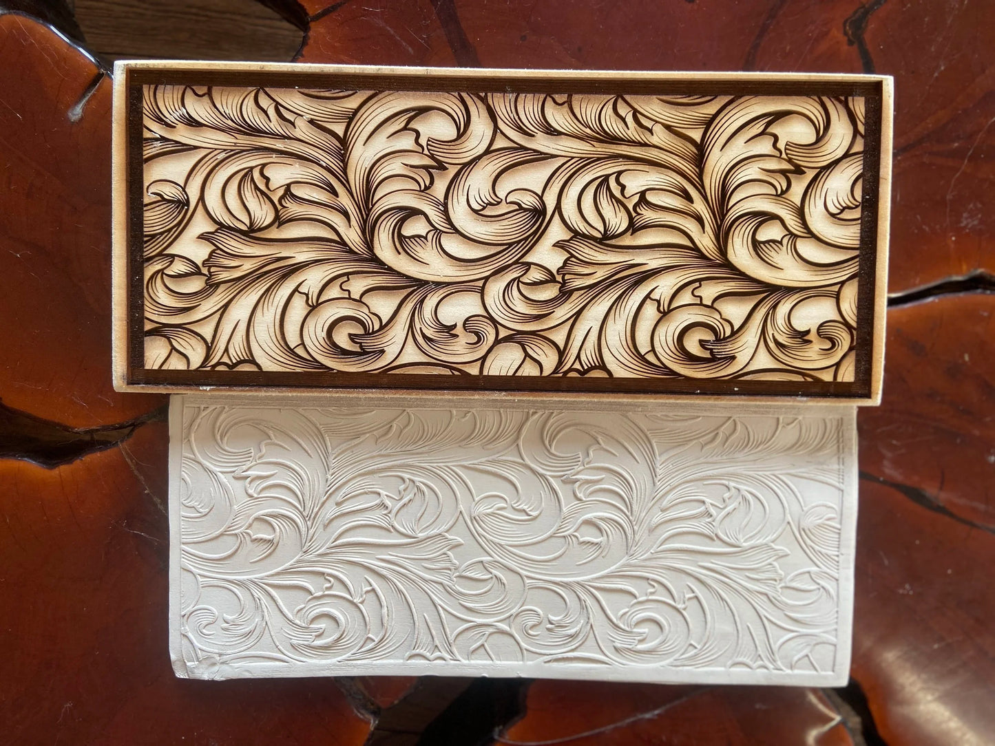 Saddle Flourish Muggie