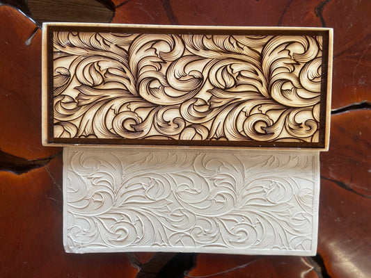 Saddle Flourish Muggie