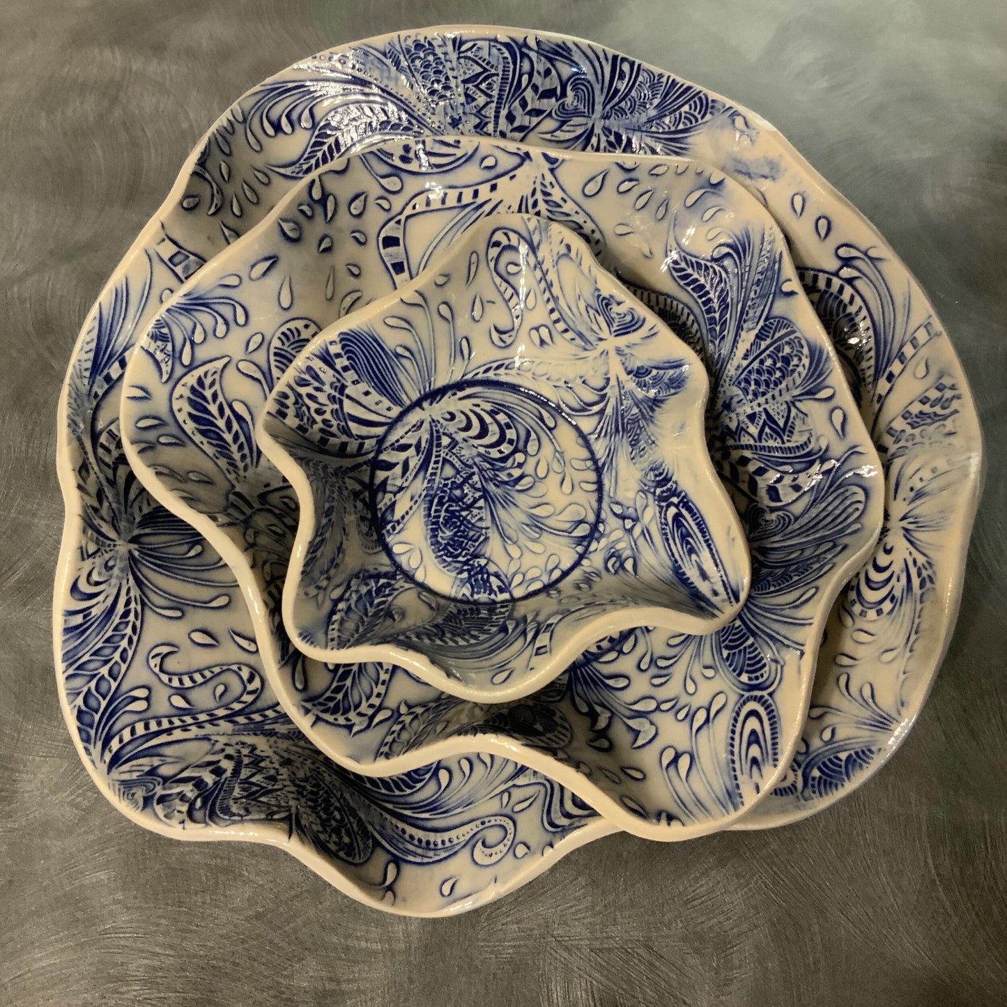 Whirly Gig design 3 piece nested set of bowls