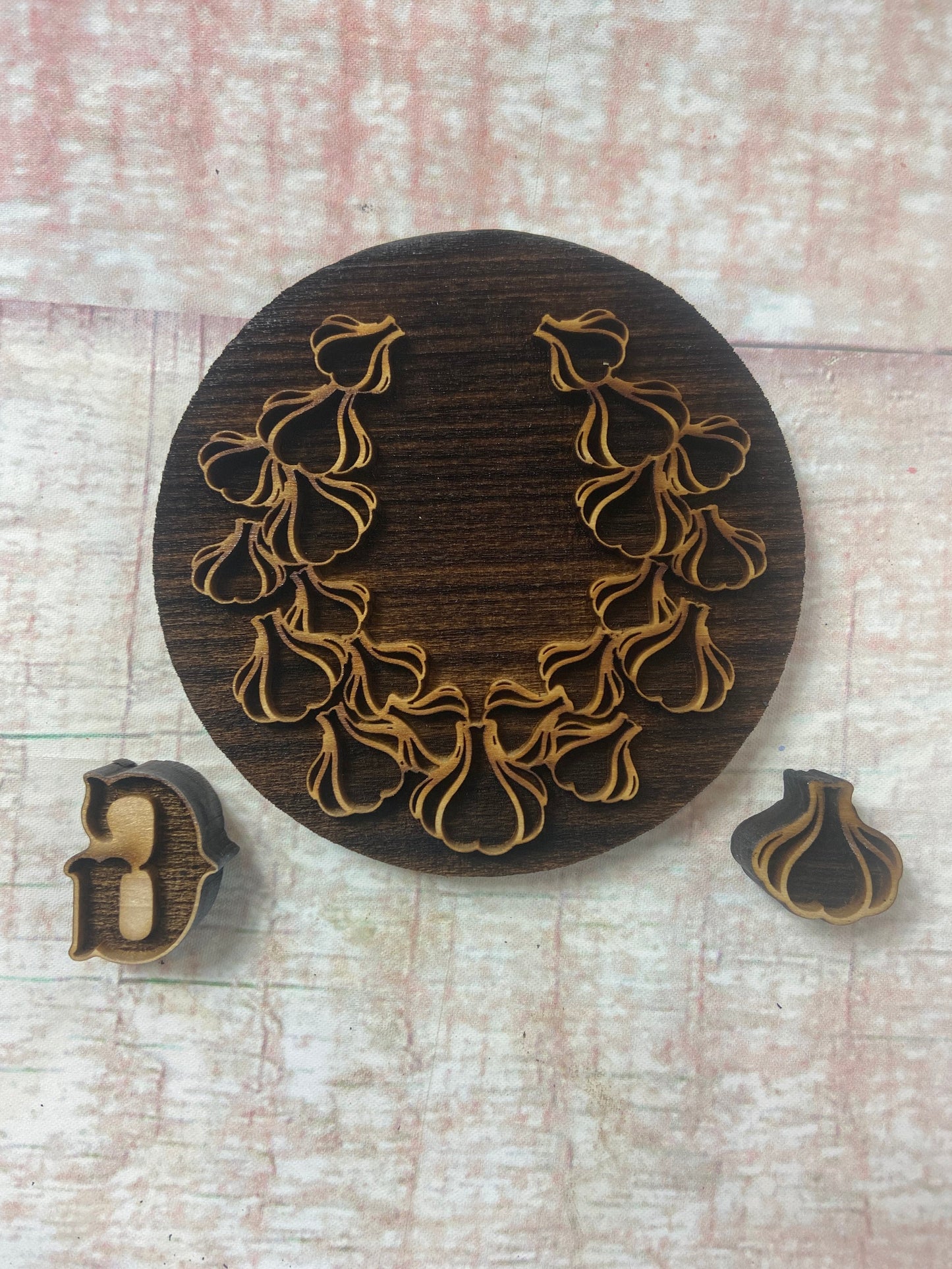 Garlic Necklace, The letter G and a Garlic Stamp Set